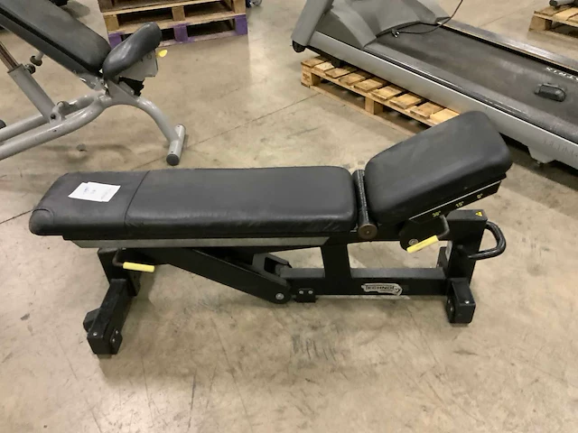 Technogym pure adjustable bench krachtstation - afbeelding 1 van  5