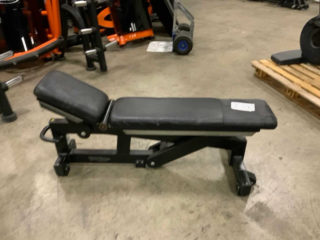 Technogym pure adjustable bench krachtstation - afbeelding 2 van  5