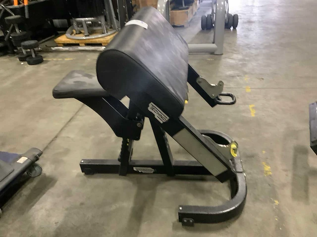 Technogym pure biceps curl bench krachtstation - afbeelding 3 van  3