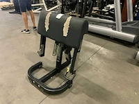 Technogym pure biceps curl bench krachtstation - afbeelding 1 van  4