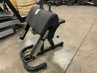 Technogym pure biceps curl bench krachtstation - afbeelding 1 van  6