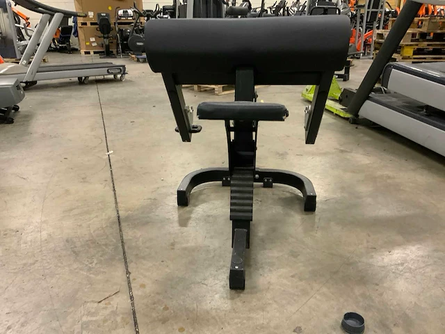 Technogym pure biceps curl bench krachtstation - afbeelding 5 van  6