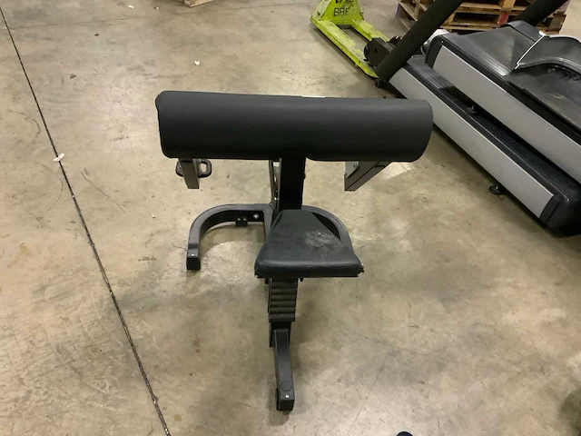 Technogym pure biceps curl bench krachtstation - afbeelding 6 van  6
