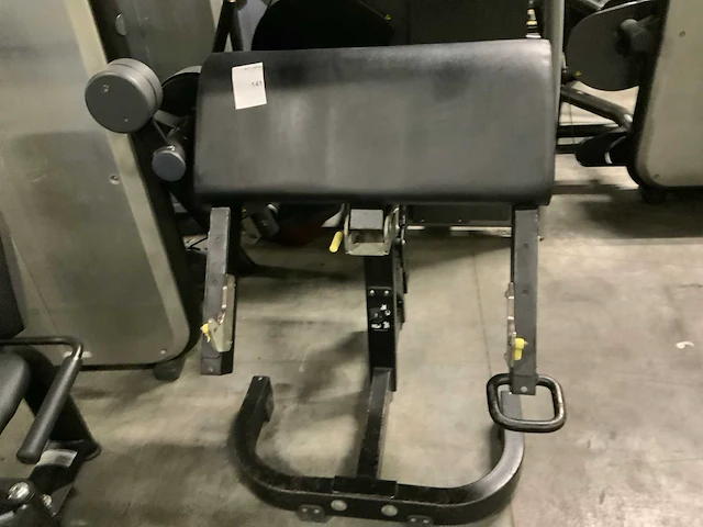 Technogym pure biceps curl krachtstation - afbeelding 1 van  1