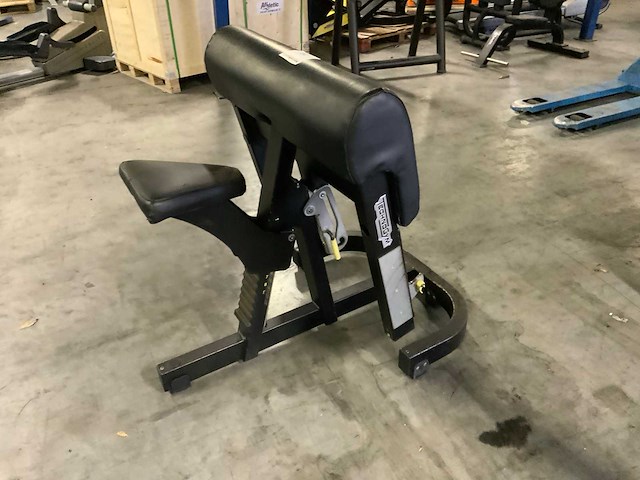 Technogym pure biceps curl krachtstation - afbeelding 3 van  4