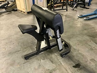 Technogym pure biceps curl krachtstation - afbeelding 3 van  4