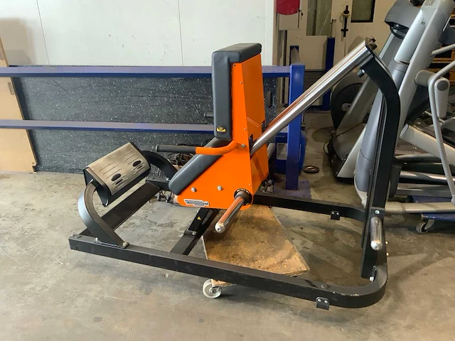 Technogym pure calfpress krachtstation - afbeelding 4 van  6