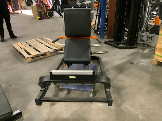 Technogym pure calfpress krachtstation - afbeelding 1 van  4