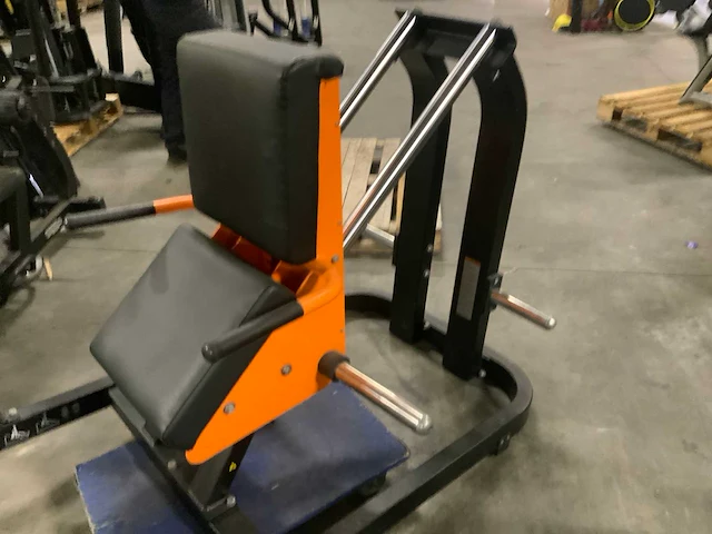 Technogym pure calfpress krachtstation - afbeelding 2 van  4