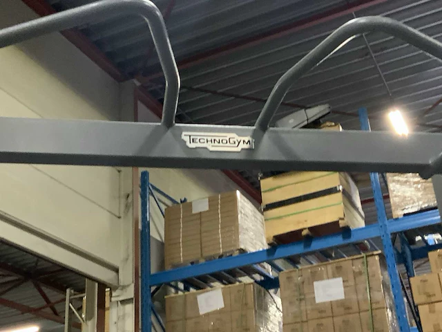 Technogym pure half rack met stang crosstrainer - afbeelding 6 van  6