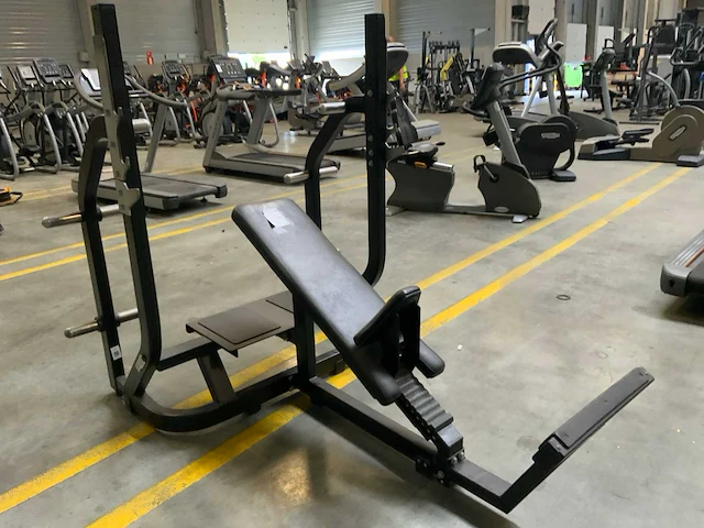 Technogym pure incline adjustable bench krachtstation - afbeelding 2 van  4