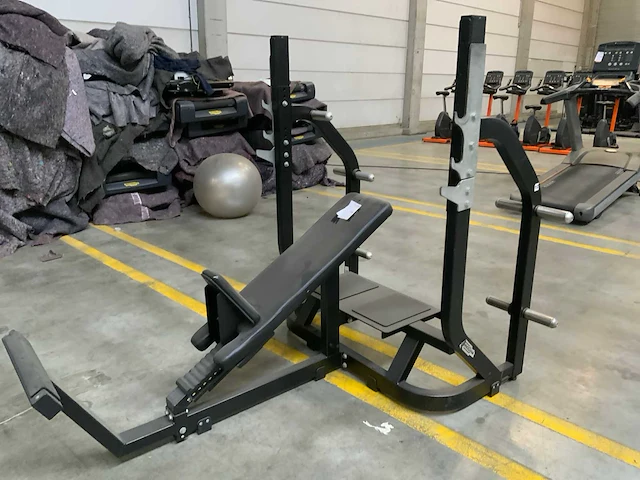 Technogym pure incline adjustable bench krachtstation - afbeelding 3 van  4