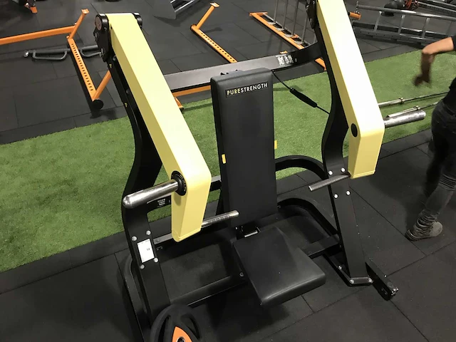 Technogym pure incline chest krachtstation - afbeelding 1 van  6