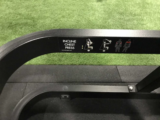 Technogym pure incline chest krachtstation - afbeelding 4 van  6