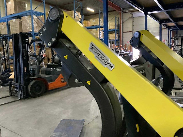 Technogym pure incline chest press krachtstation - afbeelding 3 van  6