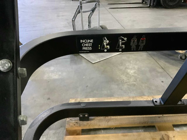 Technogym pure incline chest press krachtstation - afbeelding 4 van  6