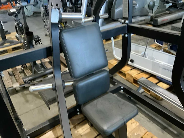 Technogym pure military press krachtstation - afbeelding 3 van  4