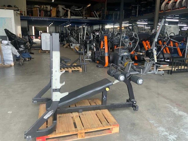 Technogym pure olympische decline bench krachtstation - afbeelding 1 van  5