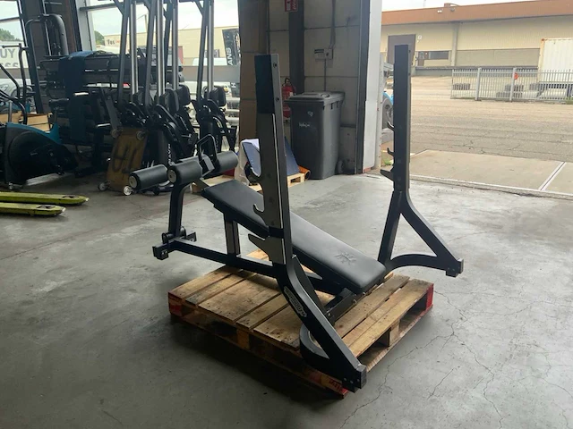 Technogym pure olympische decline bench krachtstation - afbeelding 2 van  5