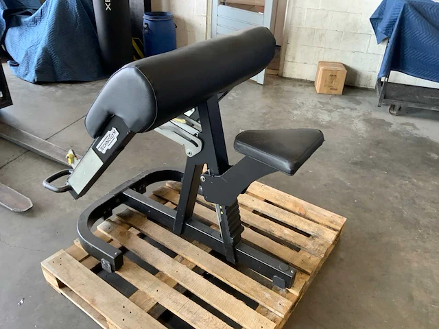 Technogym pure olympische decline bench krachtstation - afbeelding 4 van  5