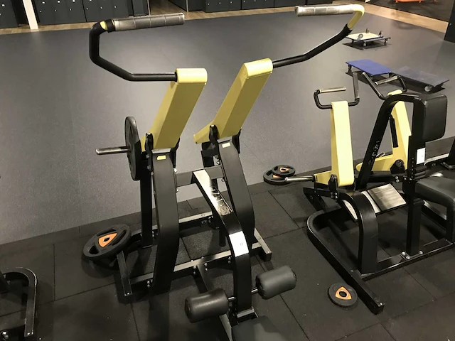 Technogym pure pull down krachtstation - afbeelding 1 van  5