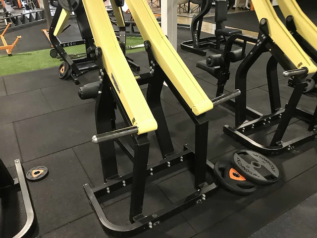 Technogym pure pull down krachtstation - afbeelding 3 van  5