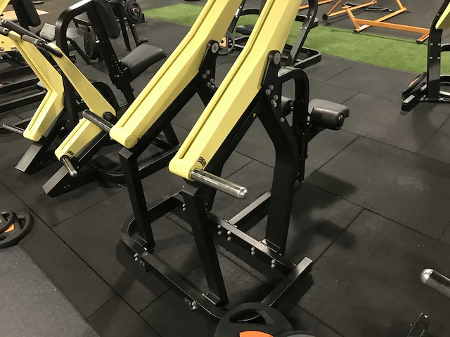 Technogym pure pull down krachtstation - afbeelding 4 van  5