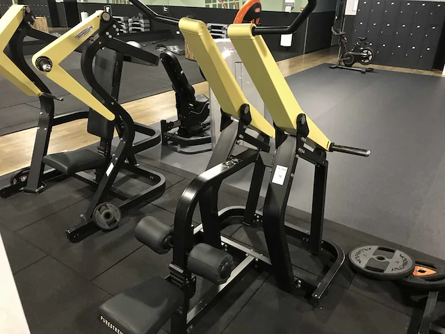 Technogym pure pull down krachtstation - afbeelding 1 van  6