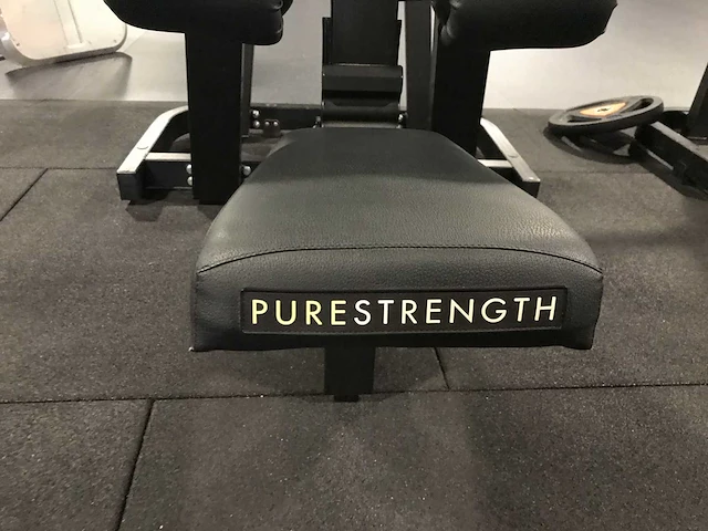 Technogym pure pull down krachtstation - afbeelding 3 van  6
