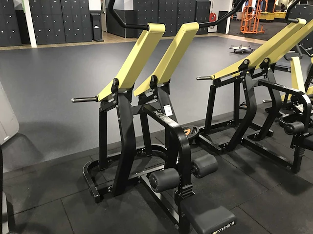 Technogym pure pull down krachtstation - afbeelding 5 van  6
