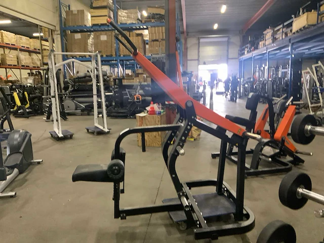 Technogym pure pull down krachtstation - afbeelding 3 van  5