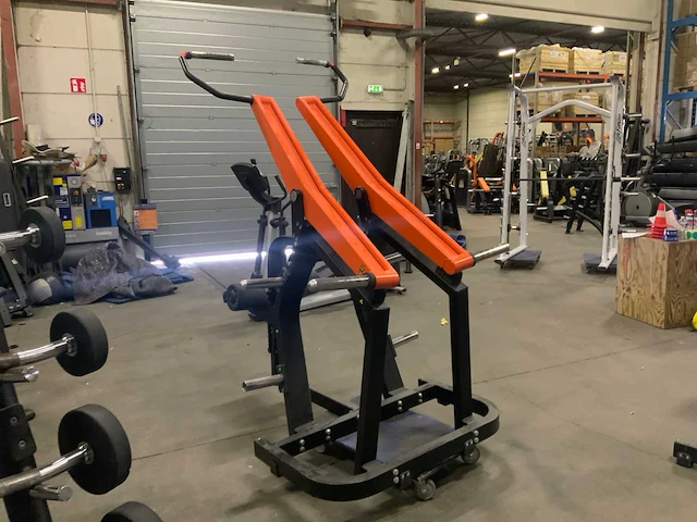 Technogym pure pull down krachtstation - afbeelding 4 van  5