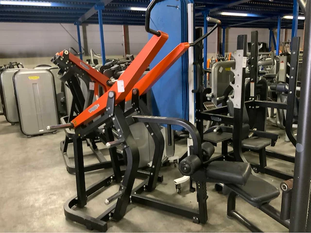 Technogym pure pulldown krachtstation - afbeelding 1 van  3