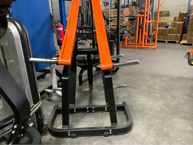 Technogym pure pulldown krachtstation - afbeelding 2 van  3