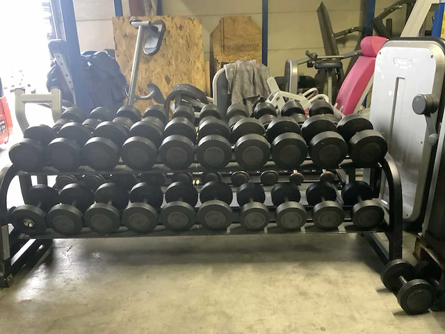 Technogym pure rek;dumbells 20;22;24;26;28;30;32;34;36;40kg krachtstation - afbeelding 1 van  12