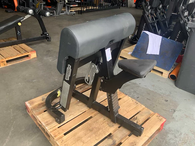 Technogym pure scott bench krachtstation - afbeelding 2 van  3