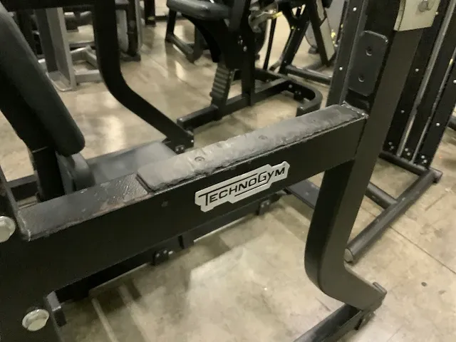 Technogym pure shoulder bench press krachtstation - afbeelding 4 van  5