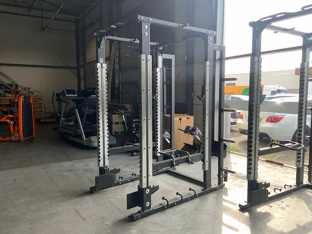 Technogym pure squat kooi krachtstation - afbeelding 1 van  5