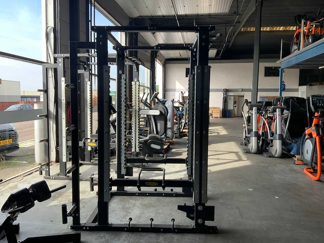 Technogym pure squat kooi krachtstation - afbeelding 3 van  5