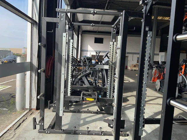 Technogym pure squat kooi krachtstation - afbeelding 1 van  7
