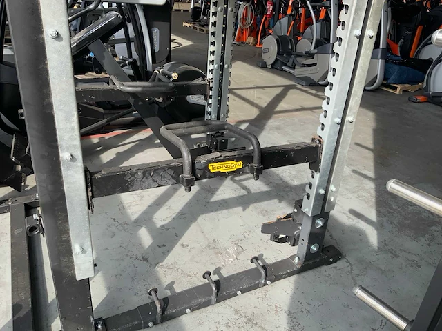 Technogym pure squat kooi krachtstation - afbeelding 2 van  7