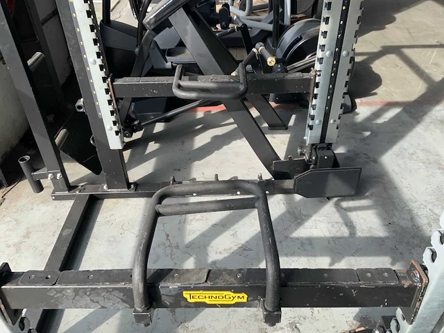 Technogym pure squat kooi krachtstation - afbeelding 4 van  7