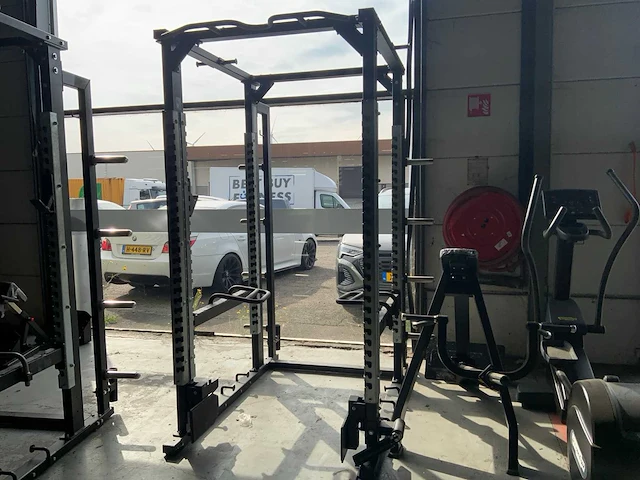 Technogym pure squat kooi krachtstation - afbeelding 5 van  7