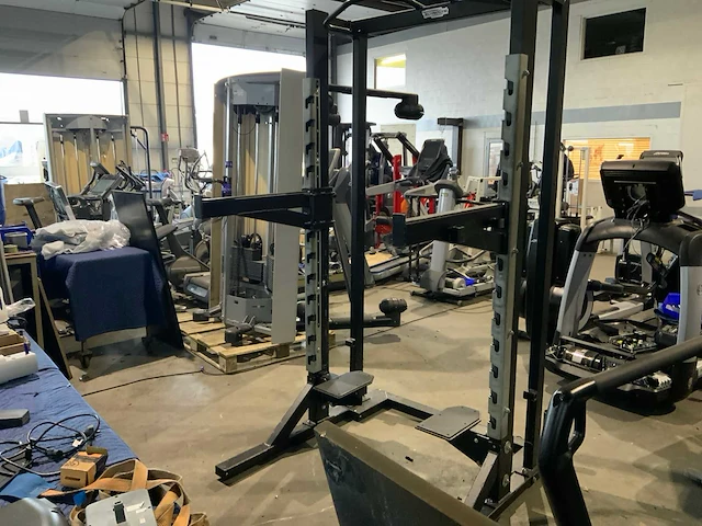 Technogym pure strenght half rack krachtstation - afbeelding 1 van  6