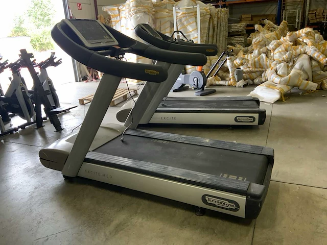 Technogym run classic 700 led loopband - afbeelding 1 van  7