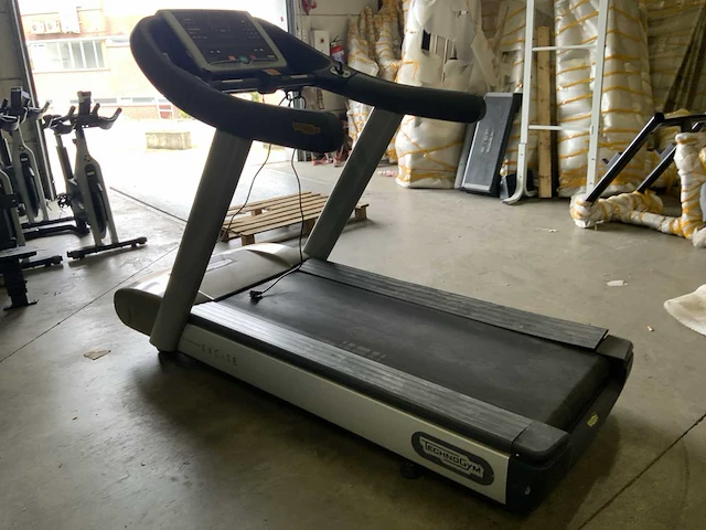 Technogym run classic 700 led loopband - afbeelding 3 van  5