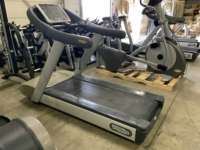 Technogym run classic 700 led loopband - afbeelding 2 van  6