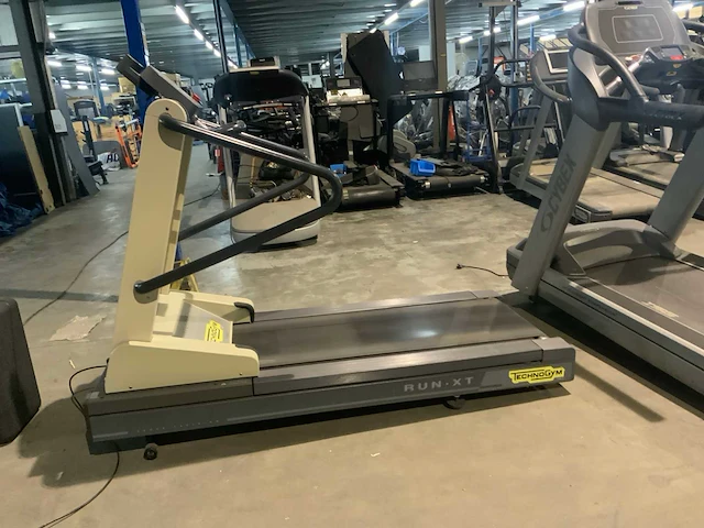 Technogym run xt treadmill loopband - afbeelding 1 van  5
