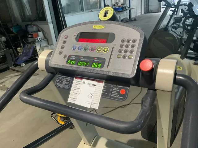 Technogym run xt treadmill loopband - afbeelding 4 van  5