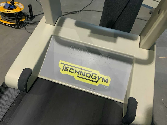 Technogym run xt treadmill loopband - afbeelding 5 van  5